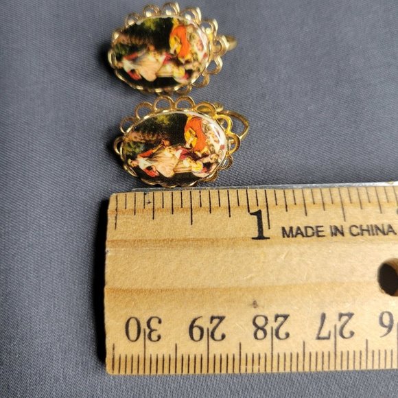 Womens Gold Tone Round Link Chain Colonial Scene Pendant Necklace Earrings Set - Picture 10 of 10